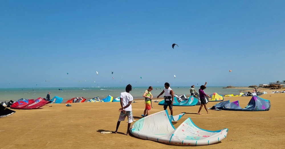 Kitesurfer preparing to learn to kitesurf